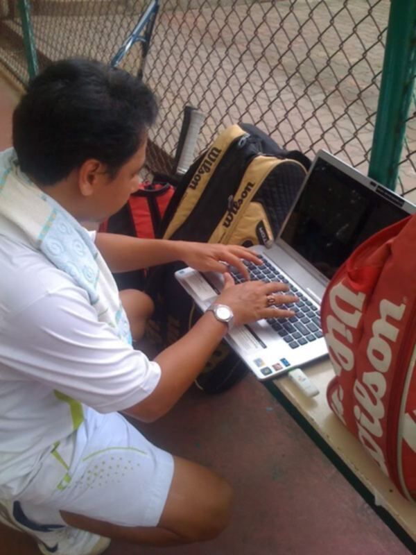 FFC ơi, hãy xích lại gần nhau hơn- TENNIS 02/7/2011-SÂN KỲ HOÀ 2. FFC ơi, hãy xích lại gần nhau hơn- TENNIS 02/7/2011-SÂN KỲ HOÀ 2.