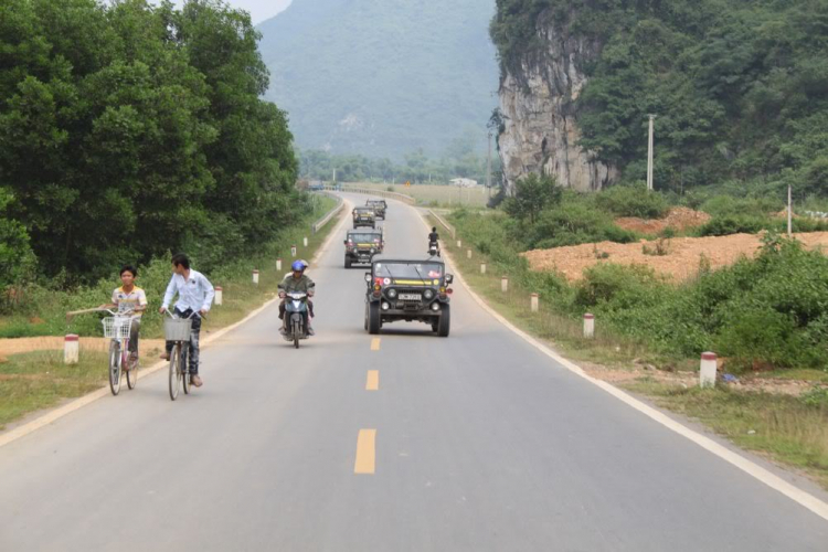 Xẻ dọc Trường Sơn . . . Xẻ dọc Trường Sơn . . .