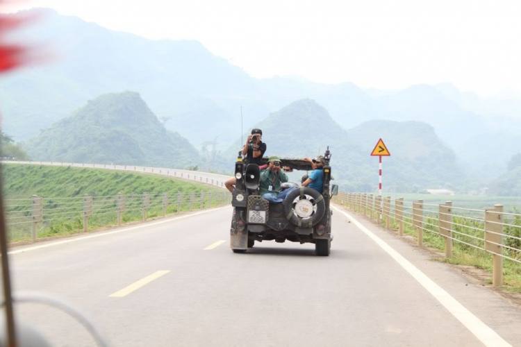 Xẻ dọc Trường Sơn . . . Xẻ dọc Trường Sơn . . .