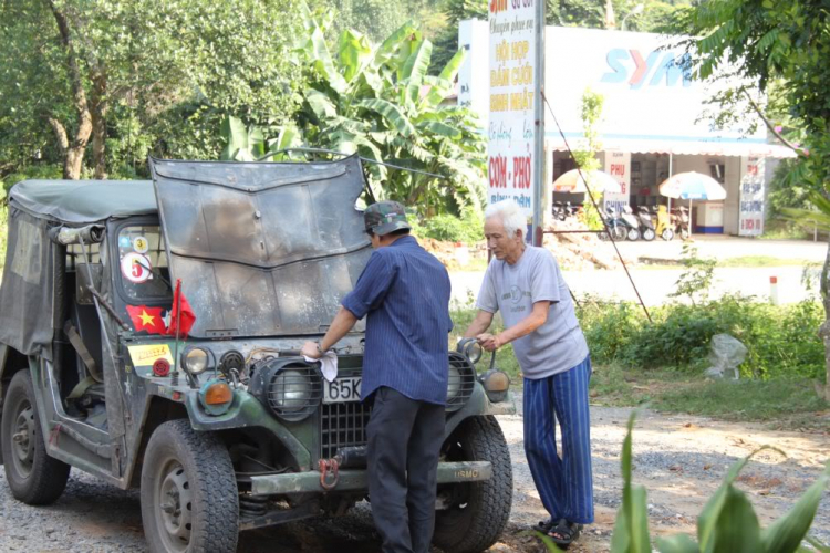 Xẻ dọc Trường Sơn . . .