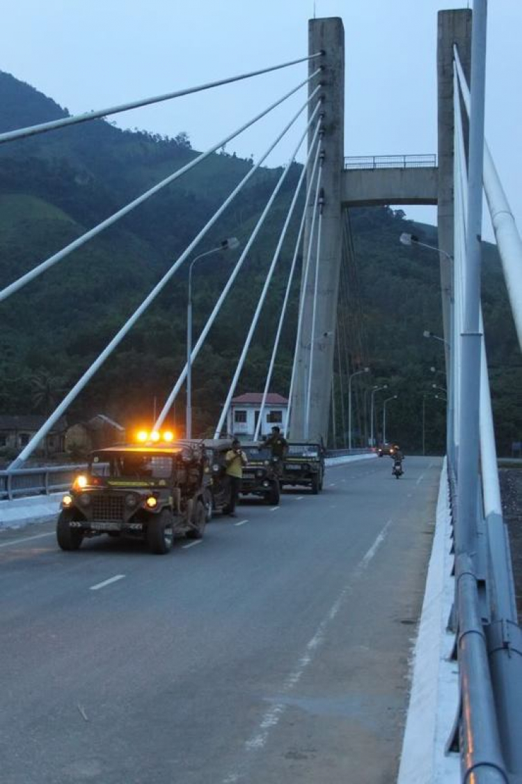 Xẻ dọc Trường Sơn . . . Xẻ dọc Trường Sơn . . .