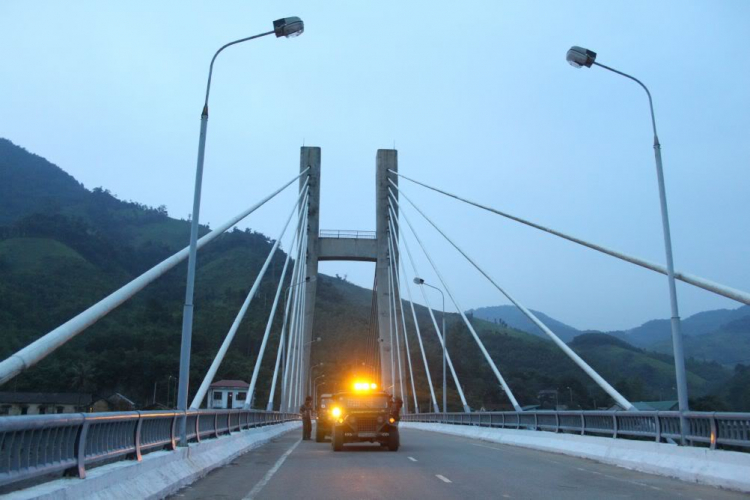 Xẻ dọc Trường Sơn . . . Xẻ dọc Trường Sơn . . .