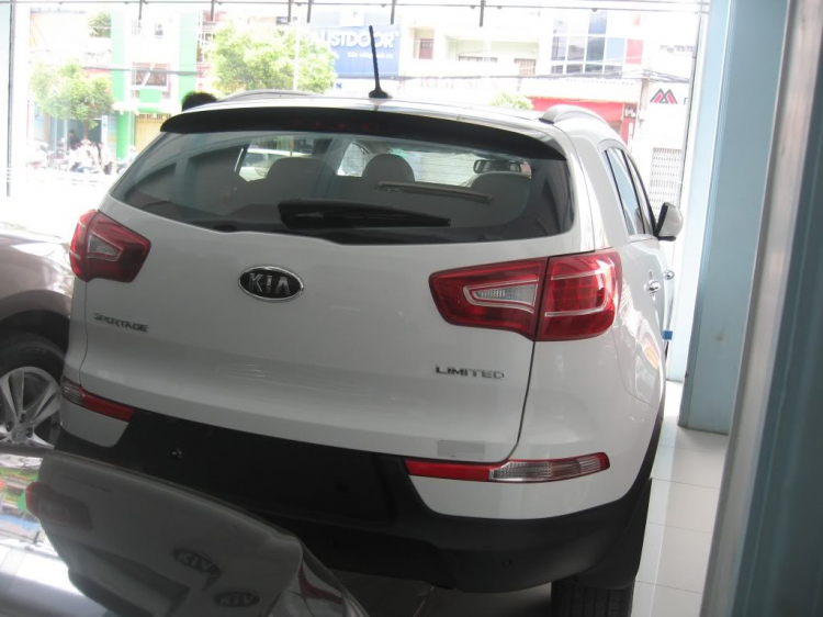 Em đau đầu quá: Sorento vs Sportage