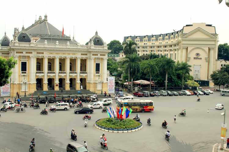 Hành trình Xuyên Việt - Chuyến đi bão táp 1000 năm