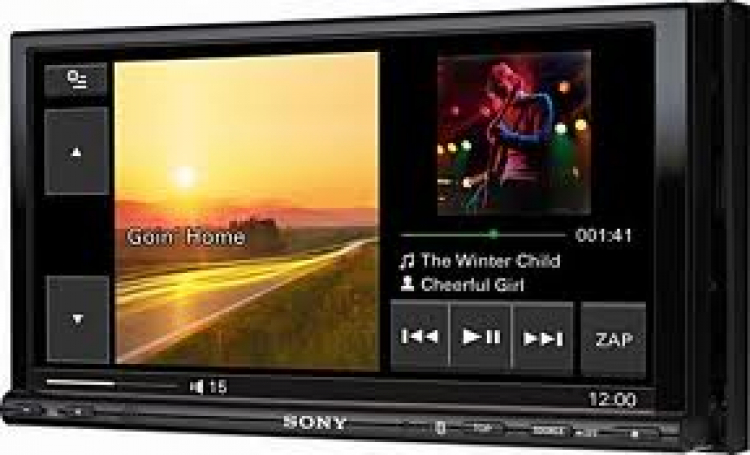 Nâng cấp hệ thống giải trí multi-media cho xe Mercedes E200