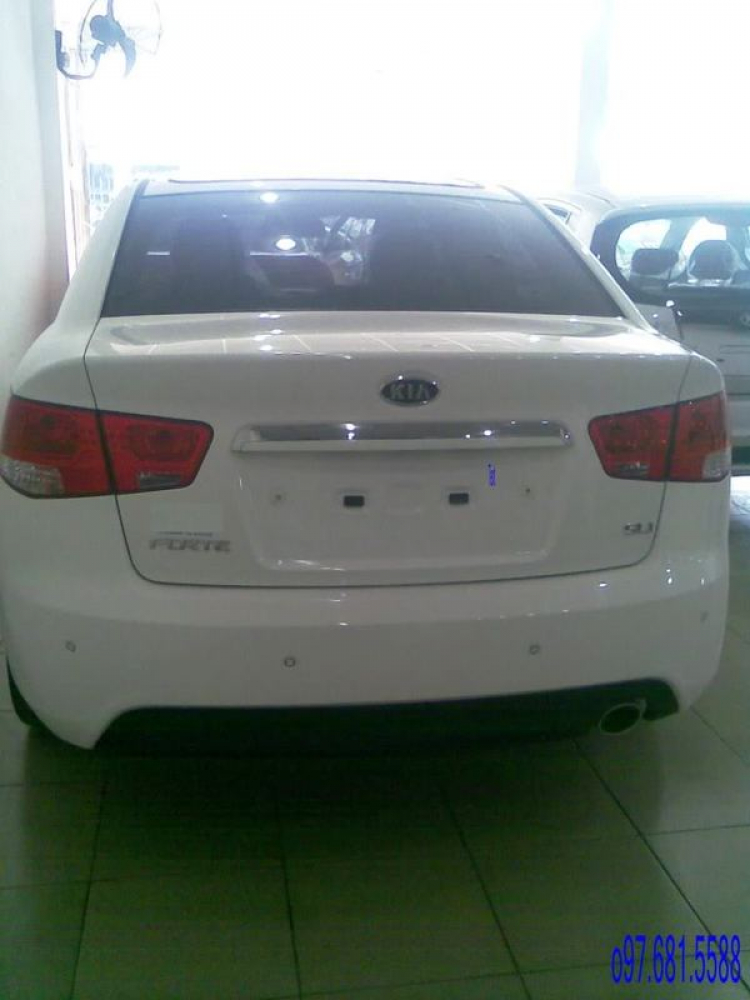 Kia Forte SLI model 2011 với cửa nóc panorama đầu tiên ở SG!