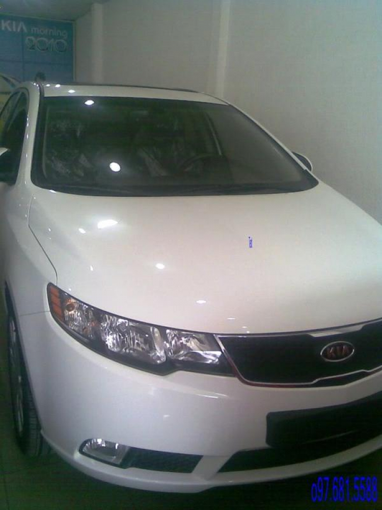 Kia Forte SLI model 2011 với cửa nóc panorama đầu tiên ở SG!