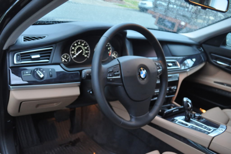 2011 BMW 535i và 2010 750 Li xdrive