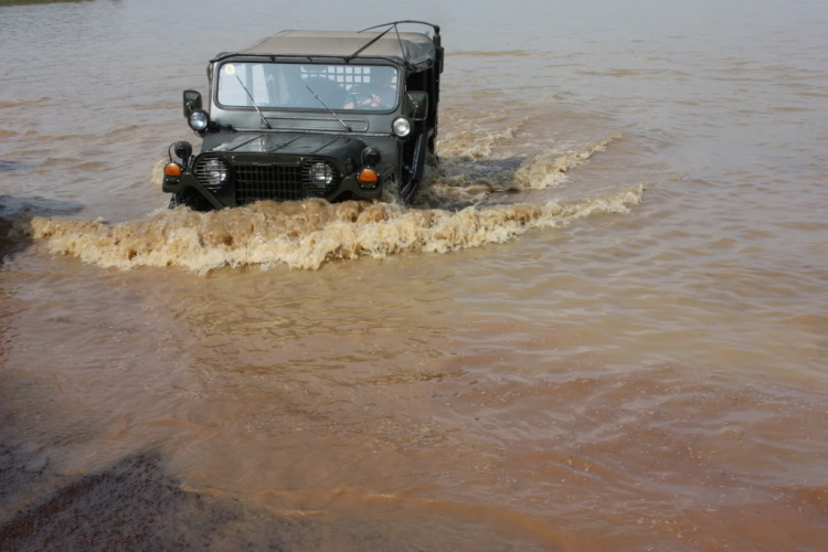 Jeep ở Thuỷ điện Sóc Phú Miêng - Thác Ông Bà - 12/12/2010