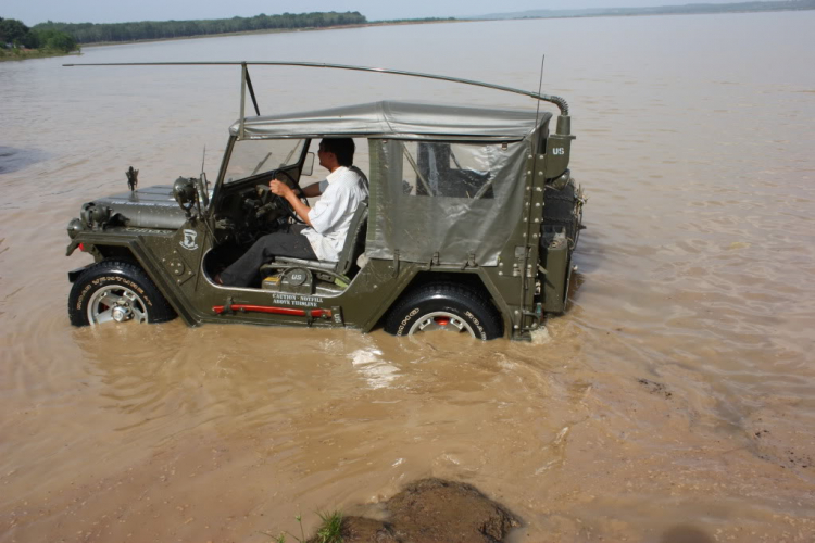 Jeep ở Thuỷ điện Sóc Phú Miêng - Thác Ông Bà - 12/12/2010