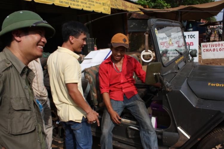 Jeep ở Thuỷ điện Sóc Phú Miêng - Thác Ông Bà - 12/12/2010 Jeep ở Thuỷ điện Sóc Phú Miêng - Thác Ông Bà - 12/12/2010