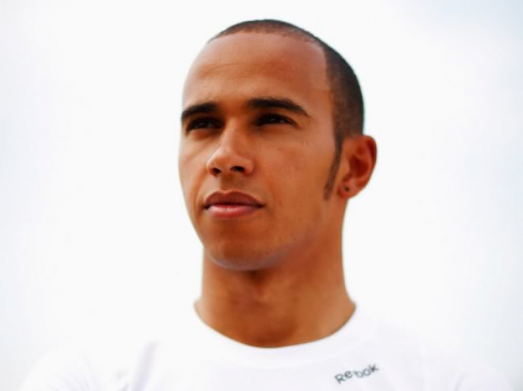 Hamilton thất bại F1 2010 vì chuyện cá nhân