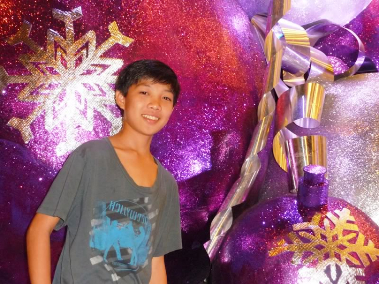 Noel 2010 của em, các bác vào ném đá..