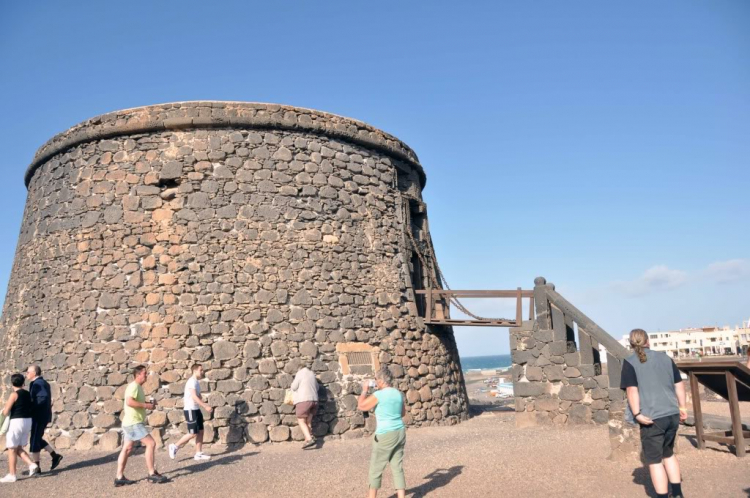 Fuerteventura, Lanzarote: hai trong mười hòn đảo đẹp nhất châu Âu.