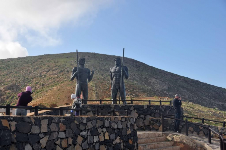 Fuerteventura, Lanzarote: hai trong mười hòn đảo đẹp nhất châu Âu.