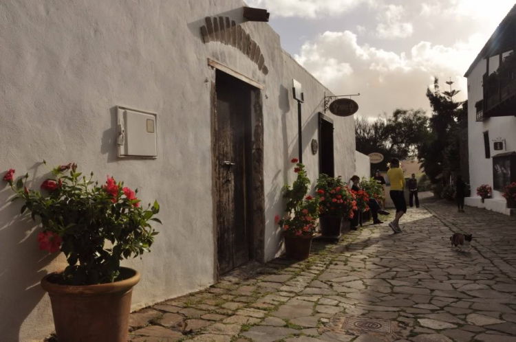 Fuerteventura, Lanzarote: hai trong mười hòn đảo đẹp nhất châu Âu.