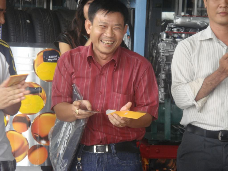 Ngắm chân dài "nghịch" với xế cưng Ngắm chân dài "nghịch" với xế cưng