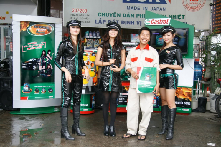 Ngắm chân dài "nghịch" với xế cưng Ngắm chân dài "nghịch" với xế cưng