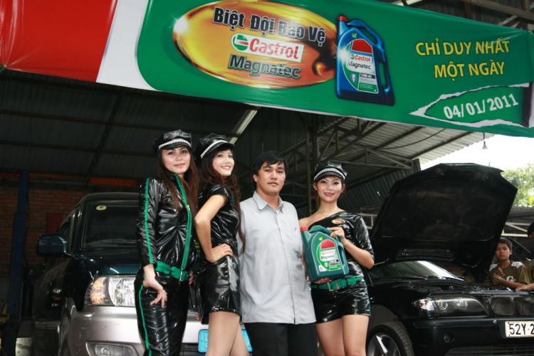 Ngắm chân dài "nghịch" với xế cưng Ngắm chân dài "nghịch" với xế cưng