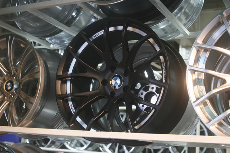 Các bác cho ý kiến E90 black chọn mâm nào? Cám ơn nhiều Các bác cho ý kiến E90 black chọn mâm nào? Cám ơn nhiều
