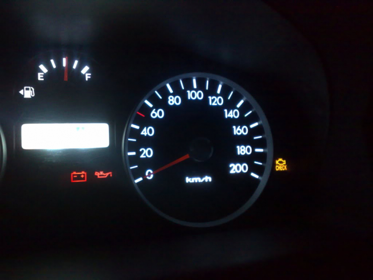 Hyundai quên lắp đèn báo "Check engine" cho Getz của em!!!