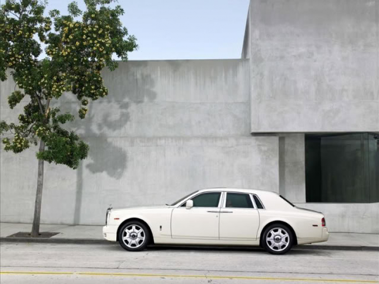 RR Phantom NGÀ VOI lao ra phố ( chưa biển số )