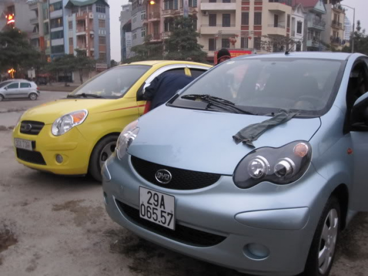 Toyota Yaris Liftback 3 cửa trên phố Toyota Yaris Liftback 3 cửa trên phố