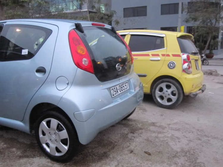 Toyota Yaris Liftback 3 cửa trên phố Toyota Yaris Liftback 3 cửa trên phố