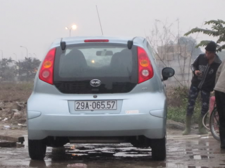Toyota Yaris Liftback 3 cửa trên phố Toyota Yaris Liftback 3 cửa trên phố