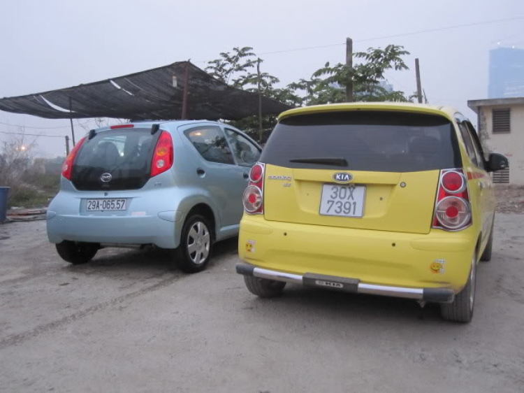 Toyota Yaris Liftback 3 cửa trên phố Toyota Yaris Liftback 3 cửa trên phố
