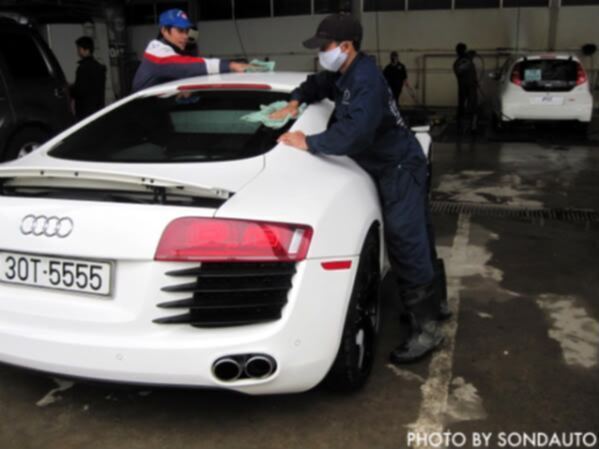 siêu xe AUDI R8 khác gì siêu rẻ BYD F0