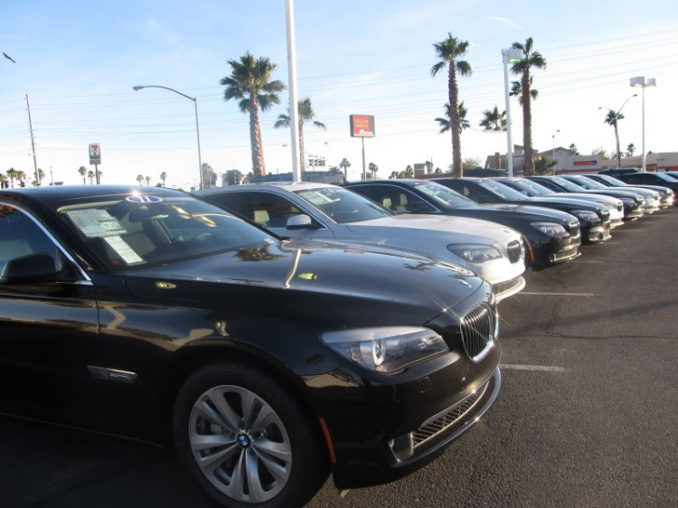 Showroom BMW tặng các bác chi hội BMW