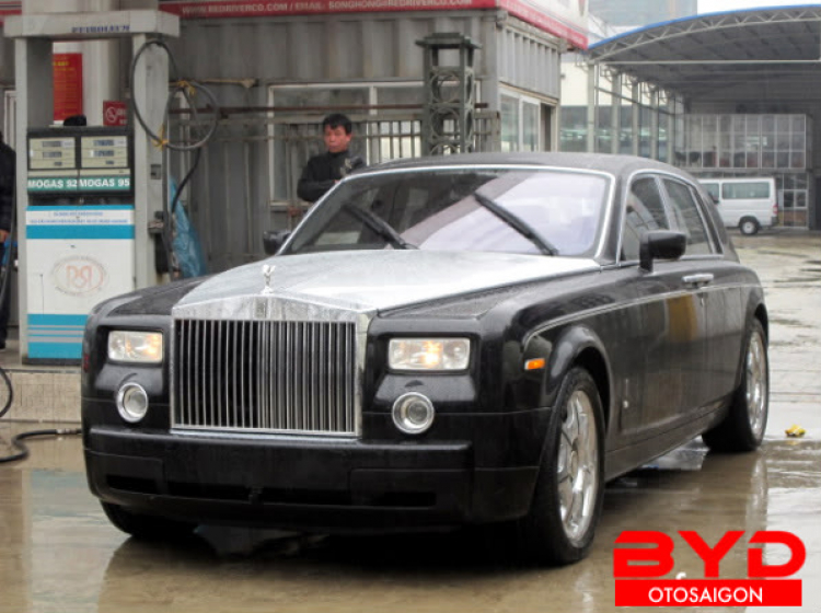 Rolls-Royce Phamtom đen mới về sau cơn sóng thần