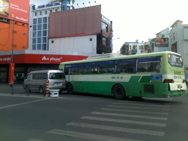 Hoan hô anh xxx sáng nay (20.3.2011) tại ngã tư Đài liệt sĩ - Bình Thạnh !