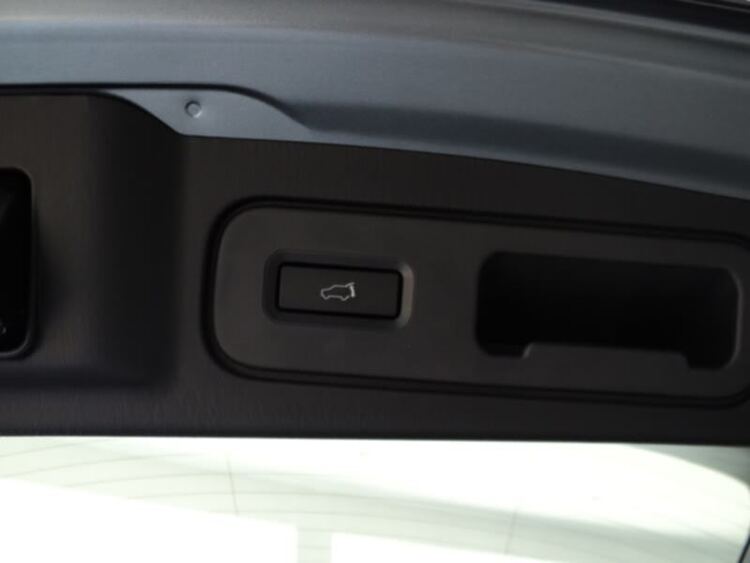 Các bác tư vấn giúp em Audi Q5 2.0 chạy lướt với! Các bác tư vấn giúp em Audi Q5 2.0 chạy lướt với!