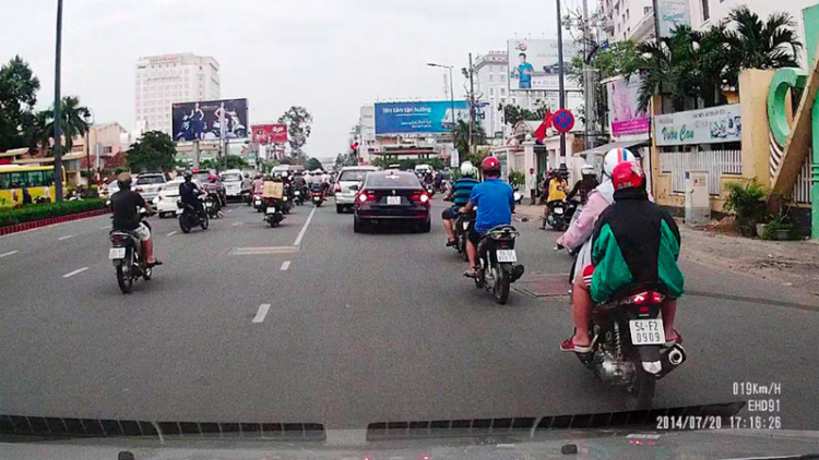 bị xxx bắt khi dừng đèn đỏ ở giao lộ Hoàng Văn Thụ - Nguyễn Văn Trỗi bị xxx bắt khi dừng đèn đỏ ở giao lộ Hoàng Văn Thụ - Nguyễn Văn Trỗi