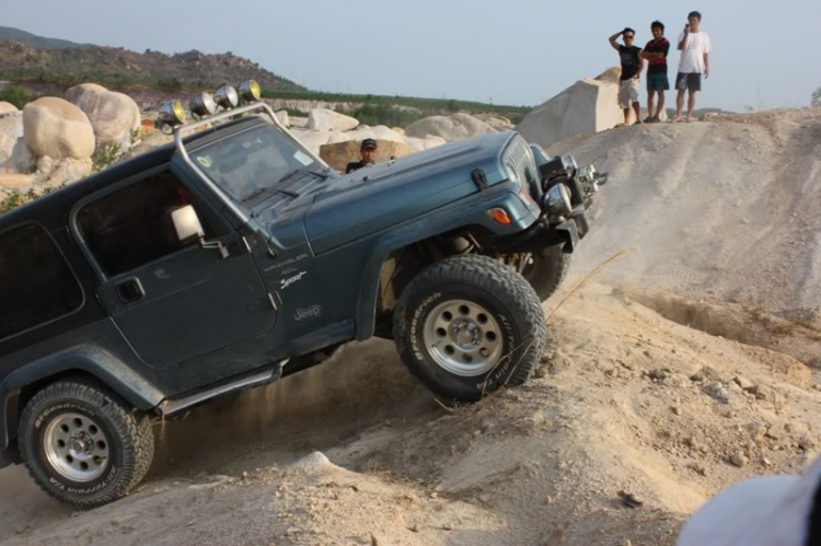 Offroad chào mừng kỷ niệm Jeep 2 năm thành lập