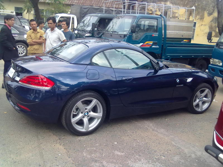 BMW Z4 2011 của ca sĩ NS tại 282. Mời các bác xem qua...