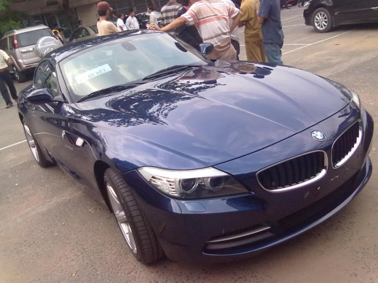 BMW Z4 2011 của ca sĩ NS tại 282. Mời các bác xem qua...