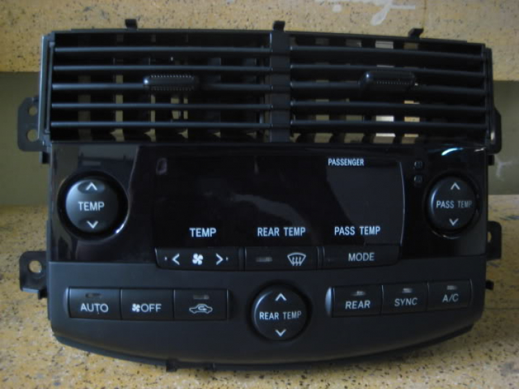 Tự hào là chiếc TOYOTA SIENNA LE duy nhất VN lắp và độ nhiều đồ chơi ! Tự hào là chiếc TOYOTA SIENNA LE duy nhất VN lắp và độ nhiều đồ chơi !