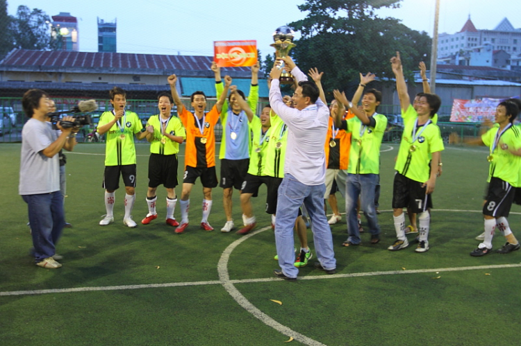 Chúc mừng đội BFC vô định giải OS Futsal Champions League 2011