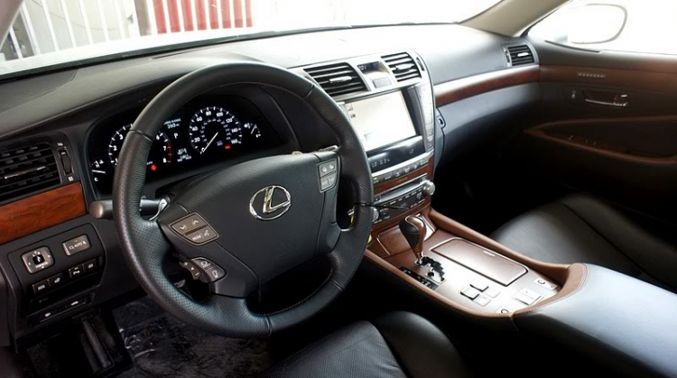 Lexus LS430, LS460/L,  LS600h/L - Im Lặng Là Vàng