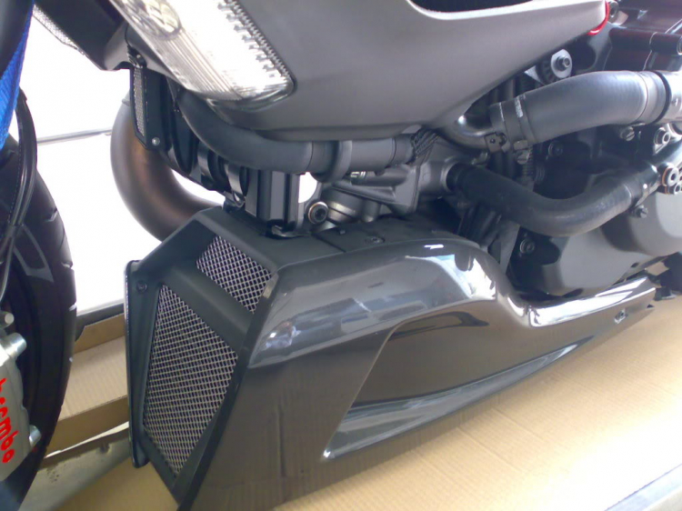 Đập hộp Ducati Diavel 2011- chiếc đầu tiện tại VN