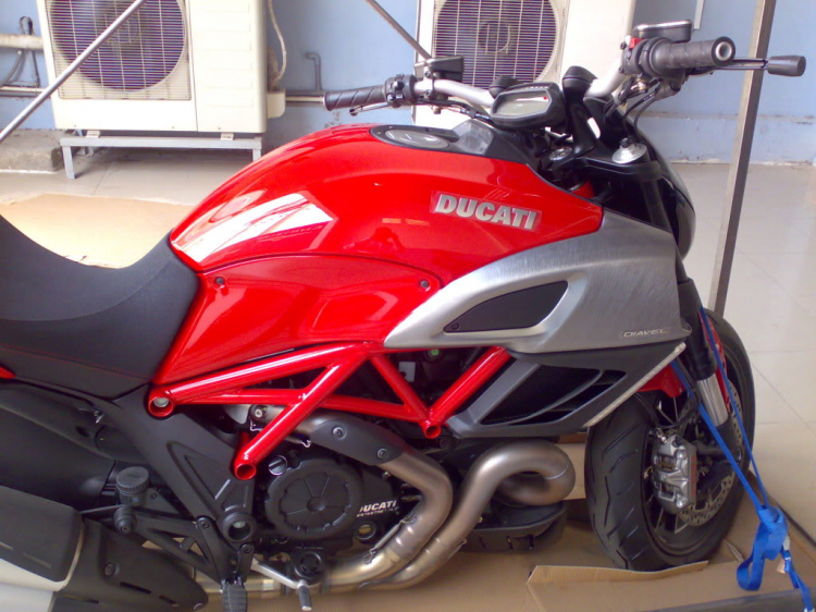 Đập hộp Ducati Diavel 2011- chiếc đầu tiện tại VN