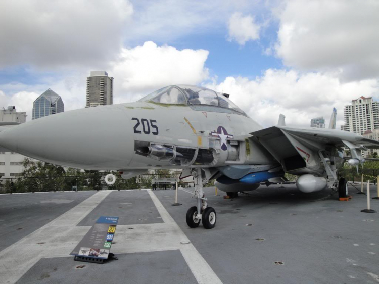 HFC : Thăm hàng không mẫu hạm USS MIDWAY ở San Diego / California