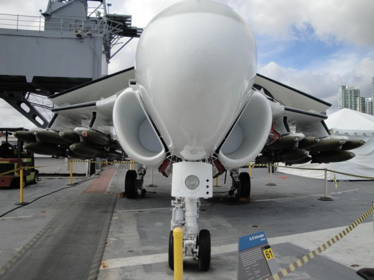 HFC : Thăm hàng không mẫu hạm USS MIDWAY ở San Diego / California HFC : Thăm hàng không mẫu hạm USS MIDWAY ở San Diego / California