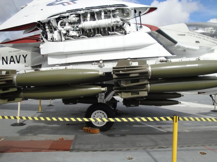 HFC : Thăm hàng không mẫu hạm USS MIDWAY ở San Diego / California HFC : Thăm hàng không mẫu hạm USS MIDWAY ở San Diego / California