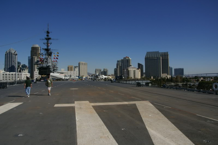 HFC : Thăm hàng không mẫu hạm USS MIDWAY ở San Diego / California