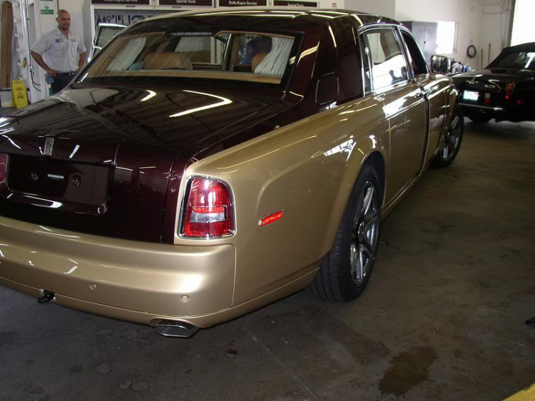 Rolls-Royce vàng xuất hiện tại Việt Nam! Rolls-Royce vàng xuất hiện tại Việt Nam!