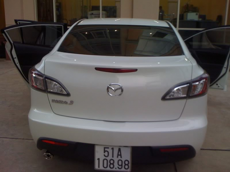 Khoe Mazda 3 2011 trắng ngọc ngà